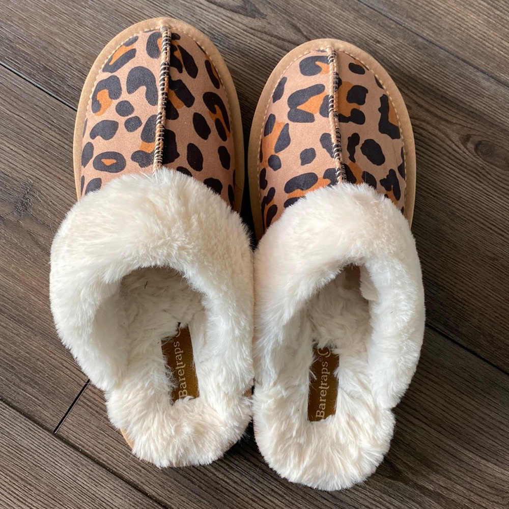 Women's Teegan Clog Slipper assumed size 8 color leopard